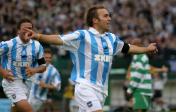 Buy Adam Hinshelwood celebrates against QPR 04/05