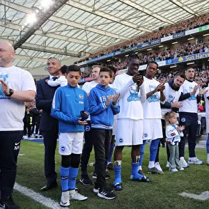 Brighton and Hove Albion Players Celebrate Promotion with Lap of Appreciation after Beating Manchester City (12 May 2019)