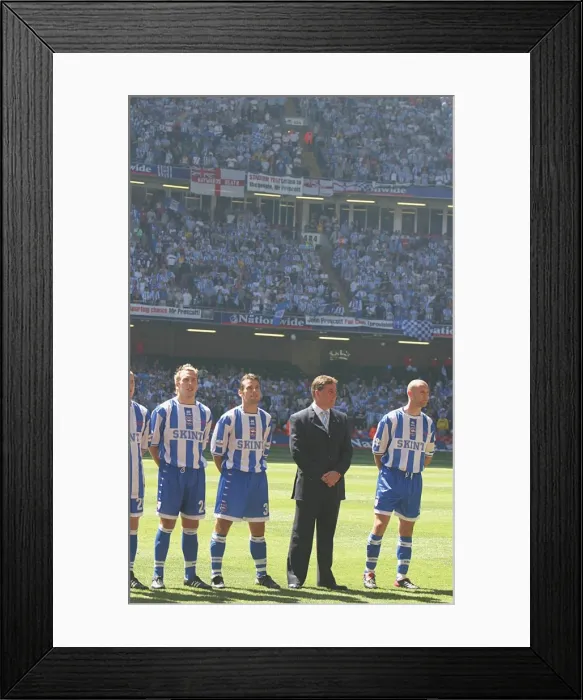 Framed Print : Brighton & Hove Albion's Historic 2004 Play-off Final Victory