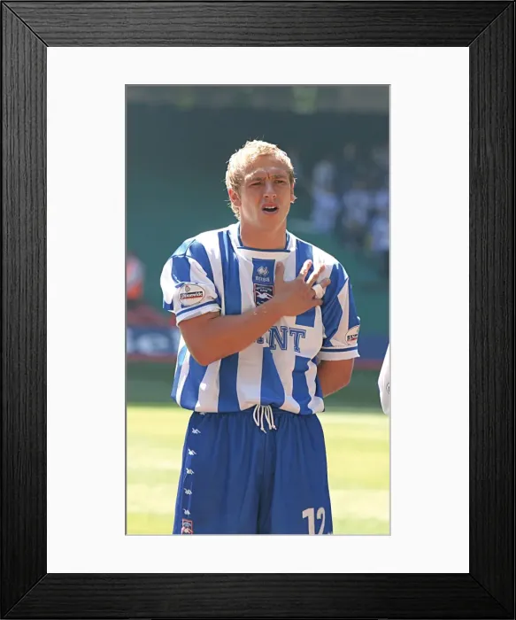 Framed Print : Brighton & Hove Albion's Epic Win at the 2004 Play-off Final Framed Print : Brighton & Hove Albion's Epic Win at the 2004 Play-off Final