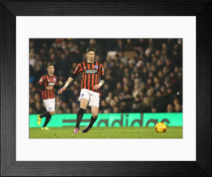 Framed Print : Greg Halford in Action: Fulham vs. Brighton & Hove Albion, Craven Cottage, December 2014