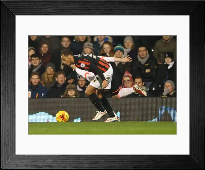 Framed Print : Elliott Bennett in Action: Fulham vs. Brighton & Hove Albion, Craven Cottage (29DEC14) Framed Print : Elliott Bennett in Action: Fulham vs. Brighton & Hove Albion, Craven Cottage (29DEC14)