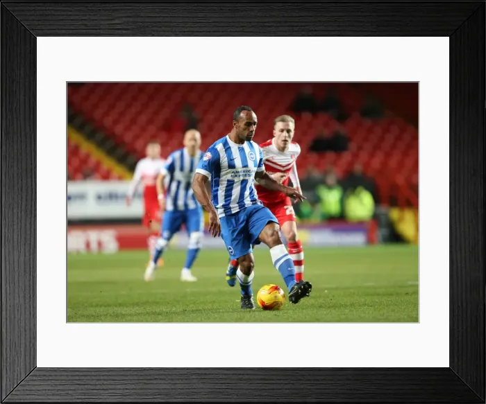 Framed Print : Chris O'Grady Faces Off: Charlton Athletic vs. Brighton & Hove Albion, The Valley, 10 January 2015 Framed Print : Chris O'Grady Faces Off: Charlton Athletic vs. Brighton & Hove Albion, The Valley, 10 January 2015