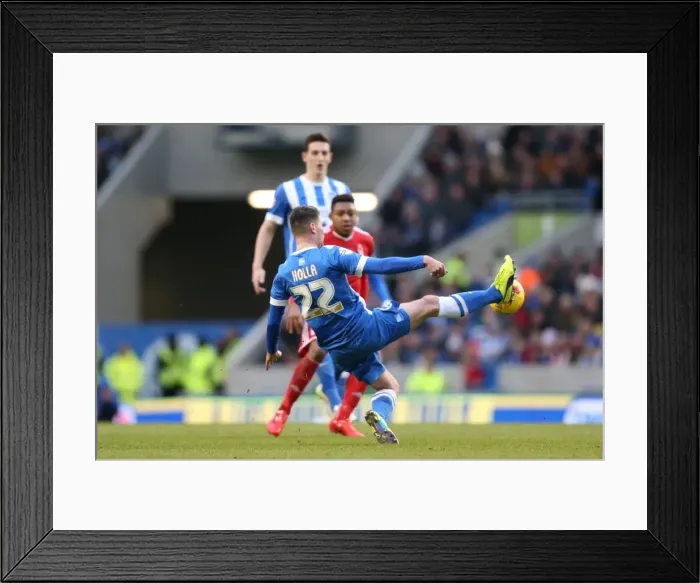 Framed Print : Brighton's Danny Holla Fights for Possession Against Nottingham Forest in Sky Bet Championship Clash (07FEB15) Framed Print : Brighton's Danny Holla Fights for Possession Against Nottingham Forest in Sky Bet Championship Clash (07FEB15)