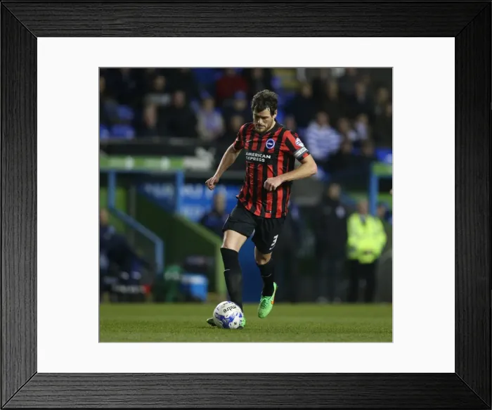 Framed Print : Gordon Greer Leads Brighton and Hove Albion in Championship Showdown against Reading (10MAR15) Framed Print : Gordon Greer Leads Brighton and Hove Albion in Championship Showdown against Reading (10MAR15)