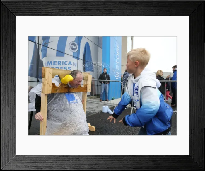 Framed Print : Brighton and Hove Albion: Guy Butters in the Stocks During Intense Match Against Watford (25APR15) Framed Print : Brighton and Hove Albion: Guy Butters in the Stocks During Intense Match Against Watford (25APR15)