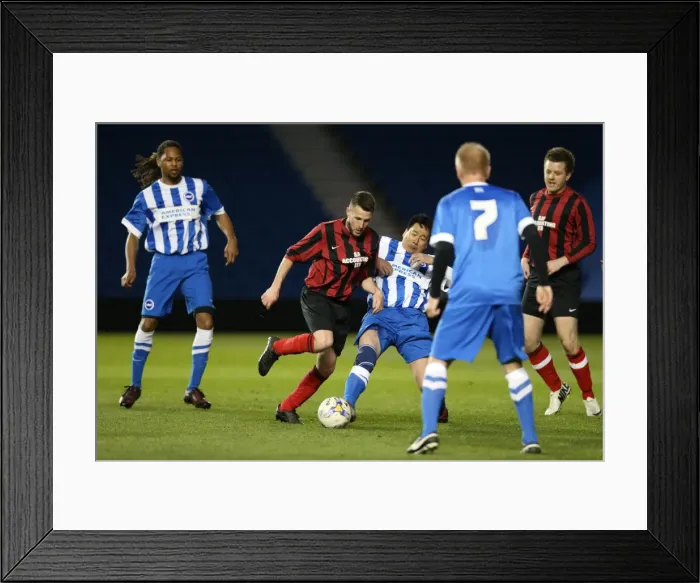Framed Print : Brighton & Hove Albion: Play on the Pitch - April 27, 2015 (EVE) Framed Print : Brighton & Hove Albion: Play on the Pitch - April 27, 2015 (EVE)