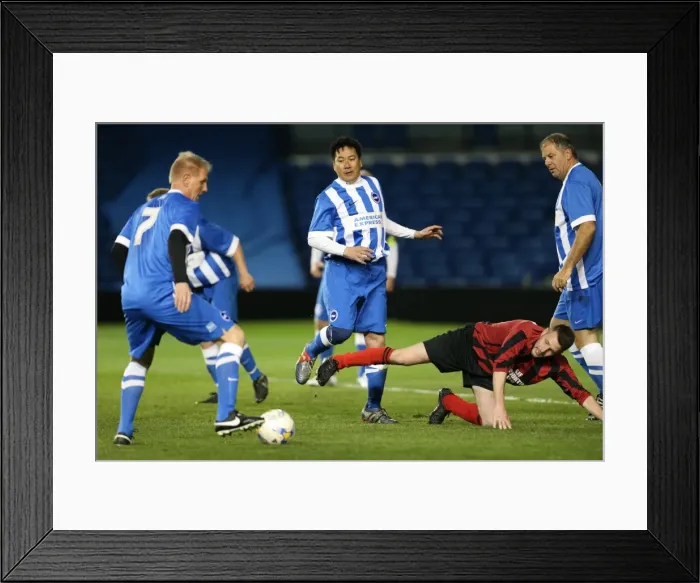 Framed Print : Brighton & Hove Albion: Play on the Pitch - April 27, 2015 (EVE) Framed Print : Brighton & Hove Albion: Play on the Pitch - April 27, 2015 (EVE)