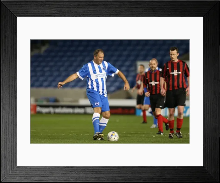 Framed Print : Brighton & Hove Albion: Play on the Pitch - April 27, 2015 (EVE) Framed Print : Brighton & Hove Albion: Play on the Pitch - April 27, 2015 (EVE)