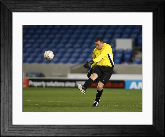 Framed Print : Brighton & Hove Albion: Play on the Pitch - April 27, 2015 (EVE) Framed Print : Brighton & Hove Albion: Play on the Pitch - April 27, 2015 (EVE)