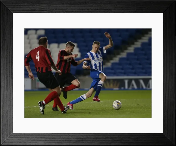Framed Print : Brighton & Hove Albion: Play on the Pitch - April 27, 2015 (EVE) Framed Print : Brighton & Hove Albion: Play on the Pitch - April 27, 2015 (EVE)