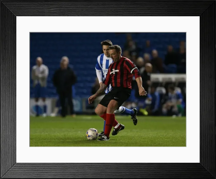 Framed Print : Brighton & Hove Albion: Play on the Pitch - April 27, 2015 (EVE) Framed Print : Brighton & Hove Albion: Play on the Pitch - April 27, 2015 (EVE)