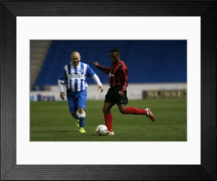 Framed Print : Brighton & Hove Albion: Play on the Pitch - April 27, 2015 (EVE) Framed Print : Brighton & Hove Albion: Play on the Pitch - April 27, 2015 (EVE)