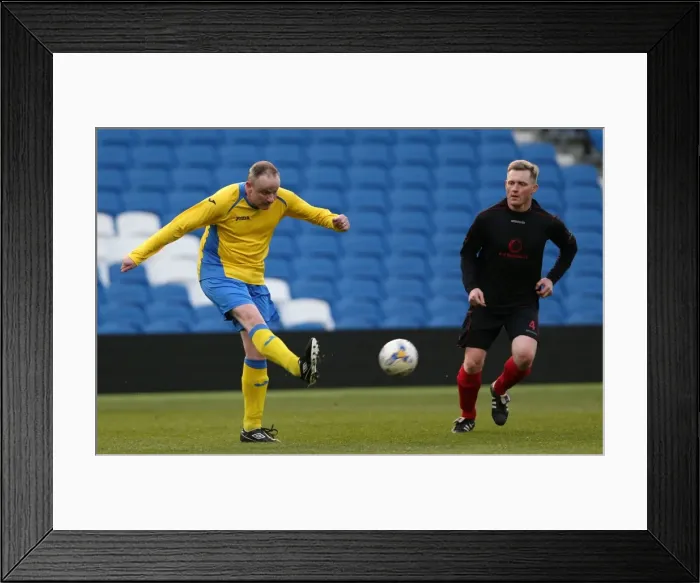 Framed Print : Brighton & Hove Albion: Play on the Pitch - April 28, 2015 (Evening Chronicle) Framed Print : Brighton & Hove Albion: Play on the Pitch - April 28, 2015 (Evening Chronicle)