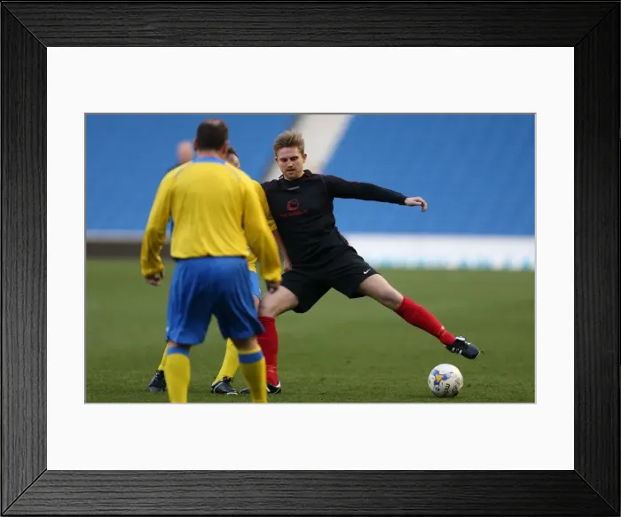Framed Print : Brighton & Hove Albion: Play on the Pitch - April 28, 2015 (EVE) Framed Print : Brighton & Hove Albion: Play on the Pitch - April 28, 2015 (EVE)