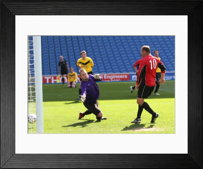 Framed Print : Brighton & Hove Albion: Play on Pitch Moment (April 28, 2015, 3:00 PM) Framed Print : Brighton & Hove Albion: Play on Pitch Moment (April 28, 2015, 3:00 PM)