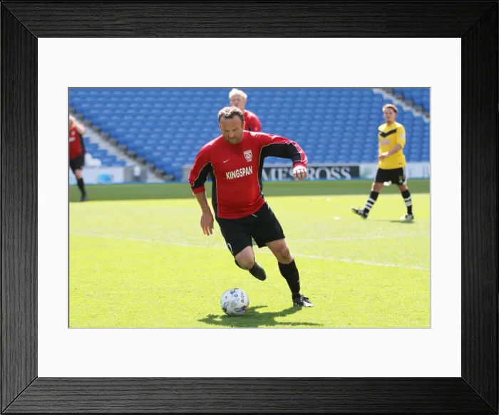 Framed Print : Brighton & Hove Albion: Playing on Pitch (03-28APR15) Framed Print : Brighton & Hove Albion: Playing on Pitch (03-28APR15)