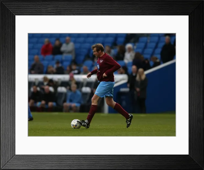 Framed Print : Brighton & Hove Albion: Playing on the Pitch - 29 April 2015, American Express Community Stadium Framed Print : Brighton & Hove Albion: Playing on the Pitch - 29 April 2015, American Express Community Stadium