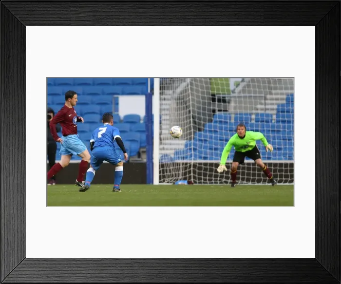 Framed Print : Brighton & Hove Albion: Play on the Pitch - April 29, 2015 (EVE) Framed Print : Brighton & Hove Albion: Play on the Pitch - April 29, 2015 (EVE)