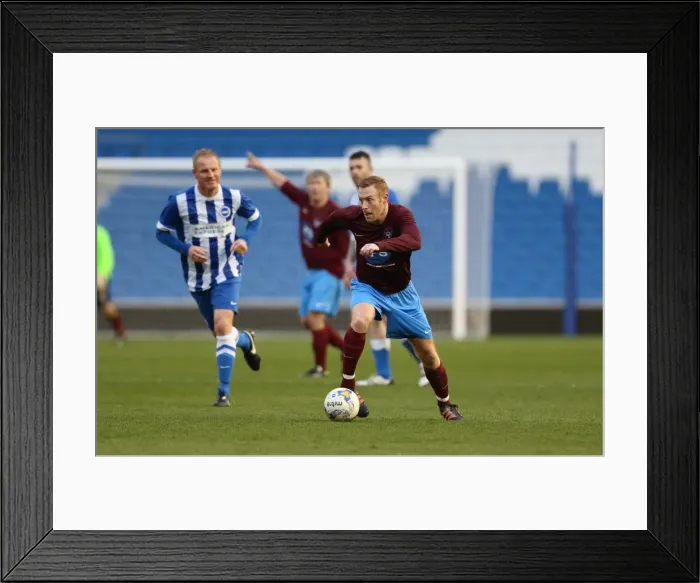 Framed Print : Brighton & Hove Albion: A Play on the Pitch Moment - 29 April 2015 (EVE) Framed Print : Brighton & Hove Albion: A Play on the Pitch Moment - 29 April 2015 (EVE)