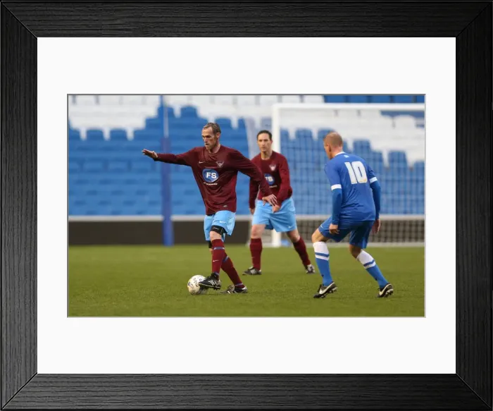 Framed Print : Brighton & Hove Albion: Play on the Pitch - April 29, 2015 (EVE) Framed Print : Brighton & Hove Albion: Play on the Pitch - April 29, 2015 (EVE)