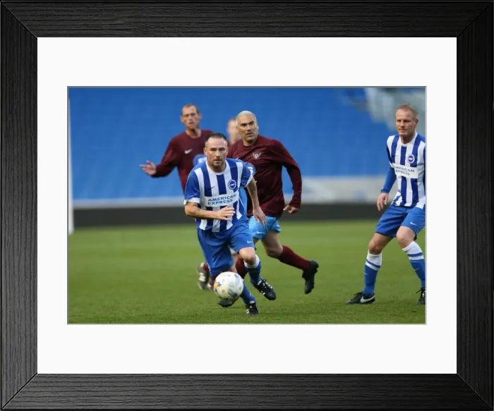 Framed Print : Brighton & Hove Albion: Play on the Pitch - April 29, 2015 (EVE) Framed Print : Brighton & Hove Albion: Play on the Pitch - April 29, 2015 (EVE)