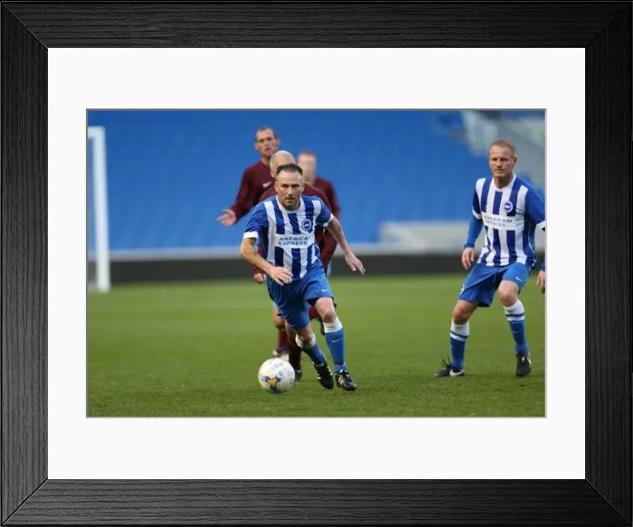Framed Print : Brighton & Hove Albion: Play on the Pitch - April 29, 2015 (EVE) Framed Print : Brighton & Hove Albion: Play on the Pitch - April 29, 2015 (EVE)