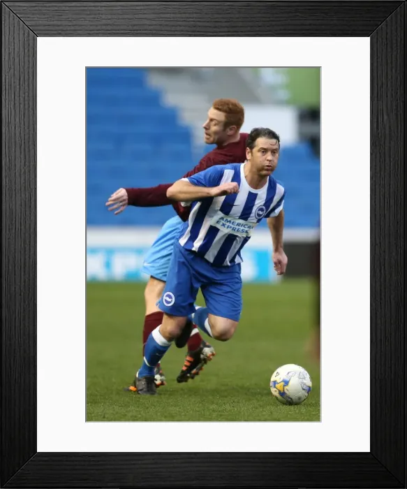 Framed Print : Brighton & Hove Albion: Play on the Pitch - April 29, 2015 (EVE) Framed Print : Brighton & Hove Albion: Play on the Pitch - April 29, 2015 (EVE)