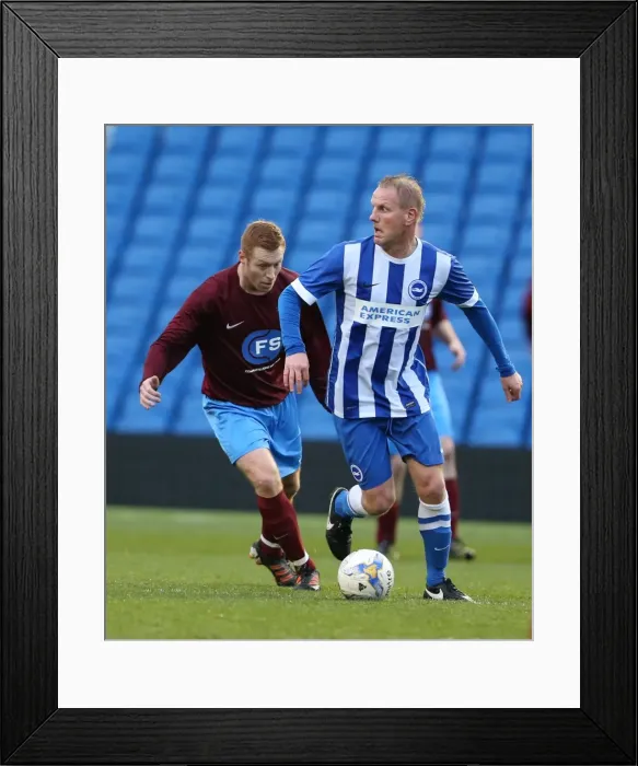 Framed Print : Brighton & Hove Albion: Play on the Pitch - April 29, 2015 (EVE) Framed Print : Brighton & Hove Albion: Play on the Pitch - April 29, 2015 (EVE)
