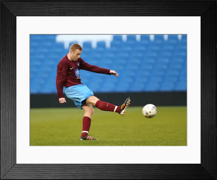 Framed Print : Brighton & Hove Albion: Play on the Pitch - April 29, 2015 (EVE) Framed Print : Brighton & Hove Albion: Play on the Pitch - April 29, 2015 (EVE)