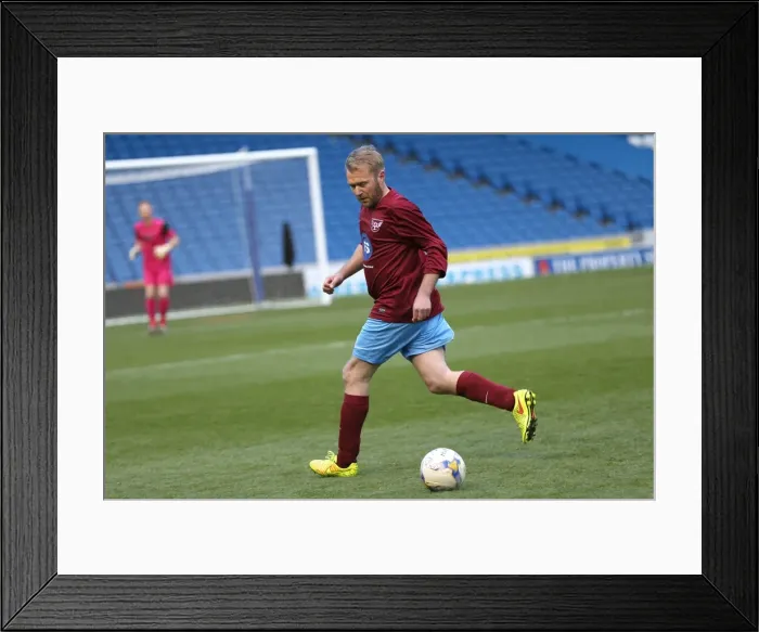 Framed Print : Brighton & Hove Albion: Playing on the Pitch (April 29, 2015) Framed Print : Brighton & Hove Albion: Playing on the Pitch (April 29, 2015)