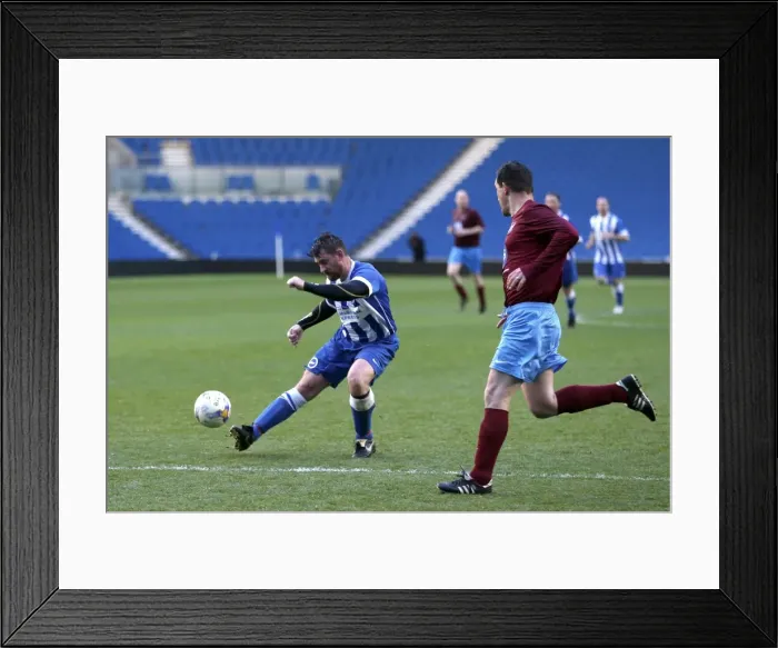 Framed Print : Brighton & Hove Albion: Playing on the Pitch (April 29, 2015) Framed Print : Brighton & Hove Albion: Playing on the Pitch (April 29, 2015)