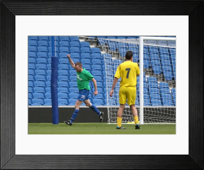 Framed Print : Brighton & Hove Albion: Playing on Pitch (07), April 30, 2015 (3:00 PM) Framed Print : Brighton & Hove Albion: Playing on Pitch (07), April 30, 2015 (3:00 PM)