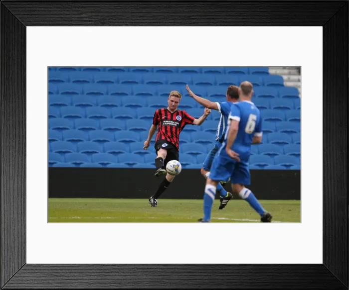 Framed Print : Brighton & Hove Albion: Play on the Pitch - APRIL 30, 2015 (EVE) Framed Print : Brighton & Hove Albion: Play on the Pitch - APRIL 30, 2015 (EVE)
