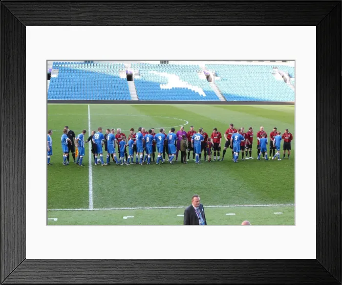 Framed Print : Brighton & Hove Albion: Play on the Pitch - 30 April 2015 Framed Print : Brighton & Hove Albion: Play on the Pitch - 30 April 2015