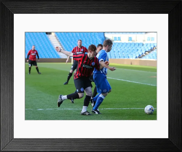 Framed Print : Brighton & Hove Albion: Play on the Pitch - 30 April 2015 Framed Print : Brighton & Hove Albion: Play on the Pitch - 30 April 2015