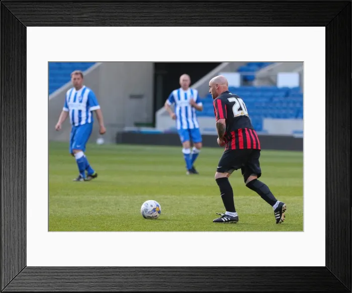 Framed Print : Brighton & Hove Albion: Play on the Pitch - APRIL 30, 2015 (EVE) Framed Print : Brighton & Hove Albion: Play on the Pitch - APRIL 30, 2015 (EVE)