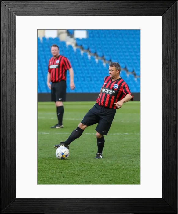 Framed Print : Brighton & Hove Albion: Play on the Pitch - APRIL 30, 2015 (EVE) Framed Print : Brighton & Hove Albion: Play on the Pitch - APRIL 30, 2015 (EVE)