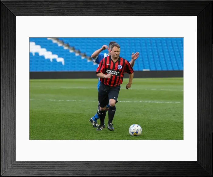 Framed Print : Brighton & Hove Albion: Play on the Pitch - April 30, 2015 (EVE) Framed Print : Brighton & Hove Albion: Play on the Pitch - April 30, 2015 (EVE)
