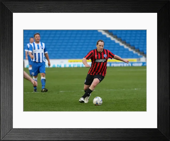 Framed Print : Brighton & Hove Albion: Play on the Pitch - A Exciting Moment from the 2015 Eve Game Framed Print : Brighton & Hove Albion: Play on the Pitch - A Exciting Moment from the 2015 Eve Game