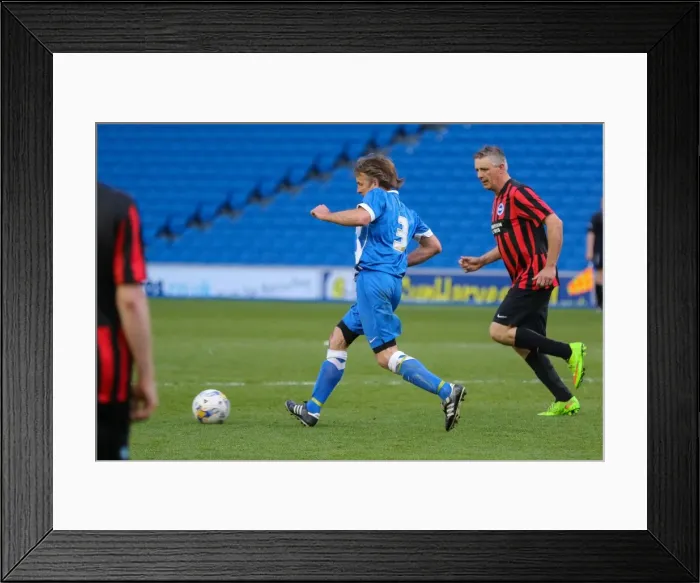Framed Print : Brighton & Hove Albion: Play on the Pitch - April 30, 2015 (EVE) Framed Print : Brighton & Hove Albion: Play on the Pitch - April 30, 2015 (EVE)