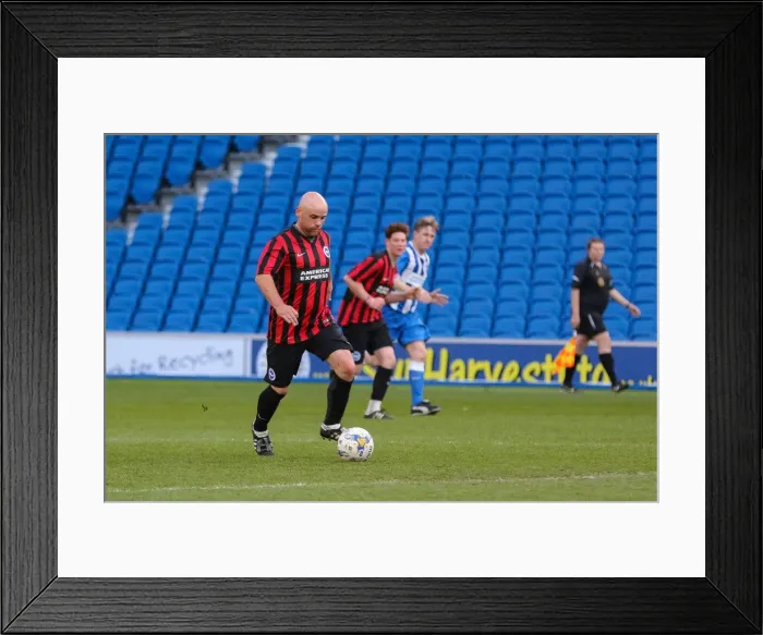 Framed Print : Brighton & Hove Albion: Play on the Pitch - APRIL 30, 2015 (EVE) Framed Print : Brighton & Hove Albion: Play on the Pitch - APRIL 30, 2015 (EVE)