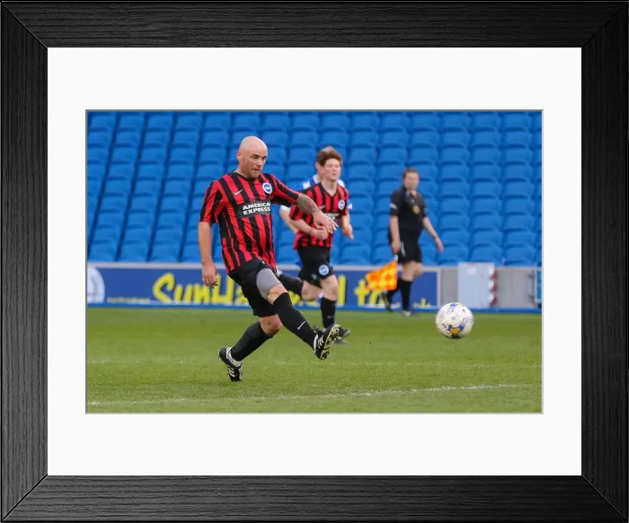Framed Print : Brighton & Hove Albion: Play on the Pitch - APRIL 30, 2015 (EVE) Framed Print : Brighton & Hove Albion: Play on the Pitch - APRIL 30, 2015 (EVE)