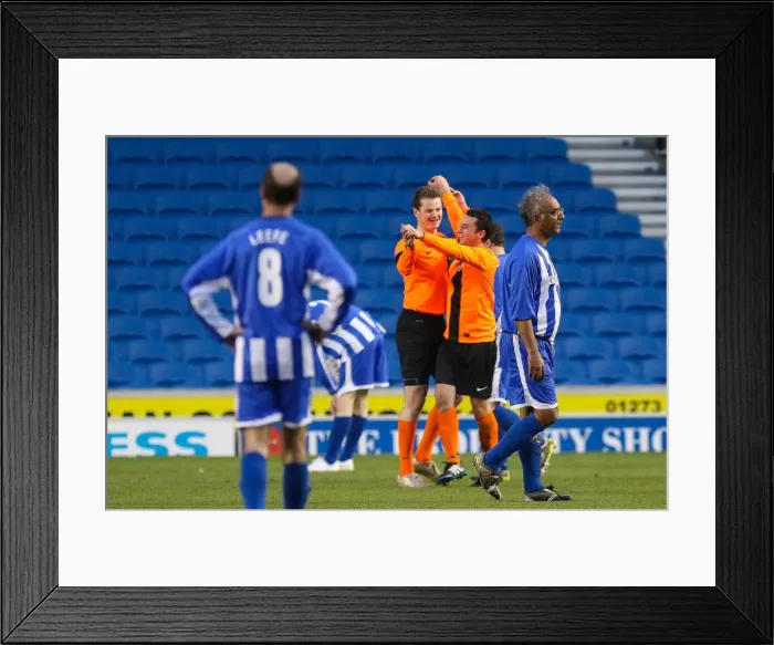 Framed Print : Brighton & Hove Albion: Play on the Pitch - May 1, 2015 Framed Print : Brighton & Hove Albion: Play on the Pitch - May 1, 2015
