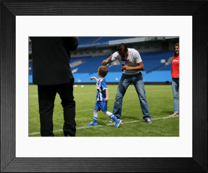 Framed Print : Young Seagulls Open Training Session: Fans Penalty Shootout with Casper Ankergren (July 2015) Framed Print : Young Seagulls Open Training Session: Fans Penalty Shootout with Casper Ankergren (July 2015)