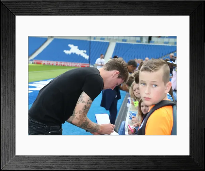 Framed Print : Brighton & Hove Albion FC: Glen Rea Signing Autographs at Young Seagulls Open Training Session (July 2015) Framed Print : Brighton & Hove Albion FC: Glen Rea Signing Autographs at Young Seagulls Open Training Session (July 2015)