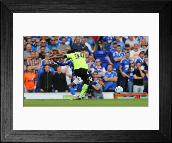 Framed Print : Brighton's Kazenga LuaLua Shoots Against Ipswich Town in Sky Bet Championship Clash (28 / 08 / 2015) Framed Print : Brighton's Kazenga LuaLua Shoots Against Ipswich Town in Sky Bet Championship Clash (28 / 08 / 2015)