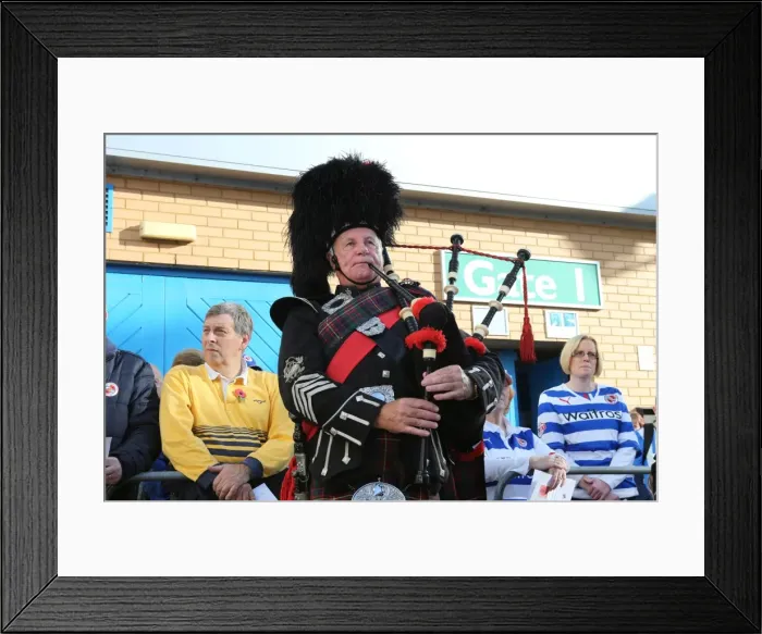 Framed Print : Remembrance Day Tribute: Reading vs. Brighton & Hove Albion in Sky Bet Championship (31.10.2015) Framed Print : Remembrance Day Tribute: Reading vs. Brighton & Hove Albion in Sky Bet Championship (31.10.2015)