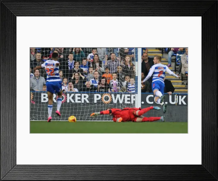 Framed Print : Sky Bet Championship Showdown: Reading vs. Brighton and Hove Albion at Madejski Stadium (31 October 2015) Framed Print : Sky Bet Championship Showdown: Reading vs. Brighton and Hove Albion at Madejski Stadium (31 October 2015)