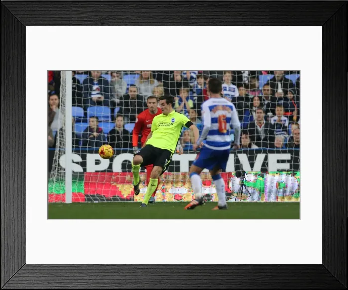 Framed Print : Sky Bet Championship Showdown: Reading vs. Brighton & Hove Albion at Madejski Stadium (31 October 2015) Framed Print : Sky Bet Championship Showdown: Reading vs. Brighton & Hove Albion at Madejski Stadium (31 October 2015)
